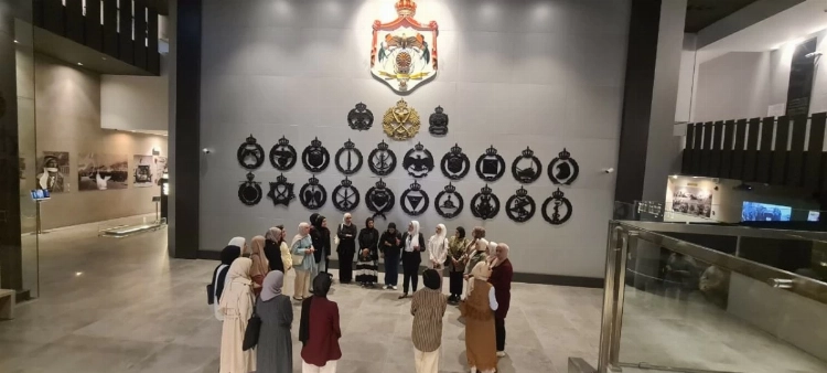 مركز شباب وشابات عجلون النموذجي ينظم زيارة إلى إدارة حماية الأسرة وصرح الشهيد